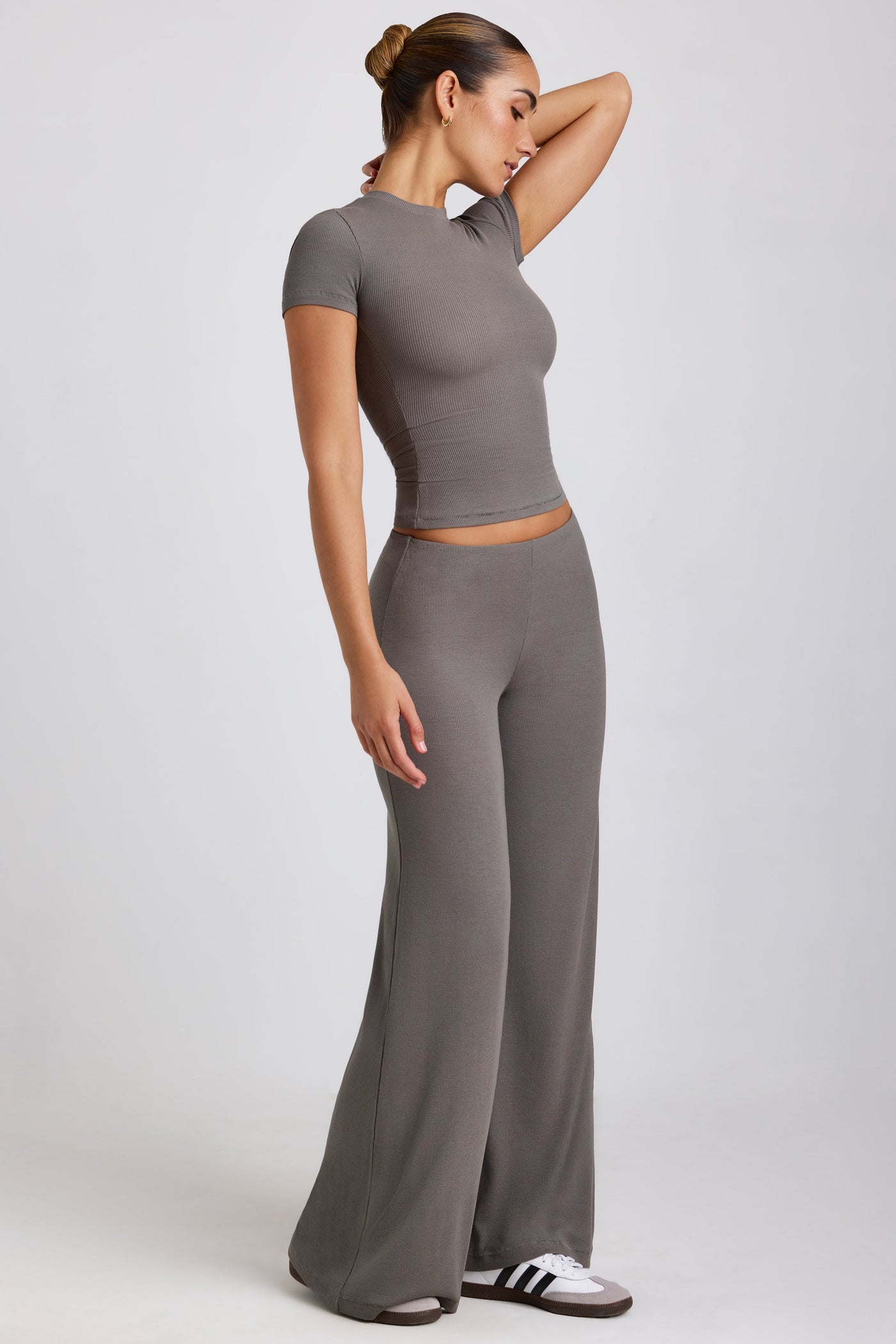 Mid Rise Wide Leg Trouser in Grey