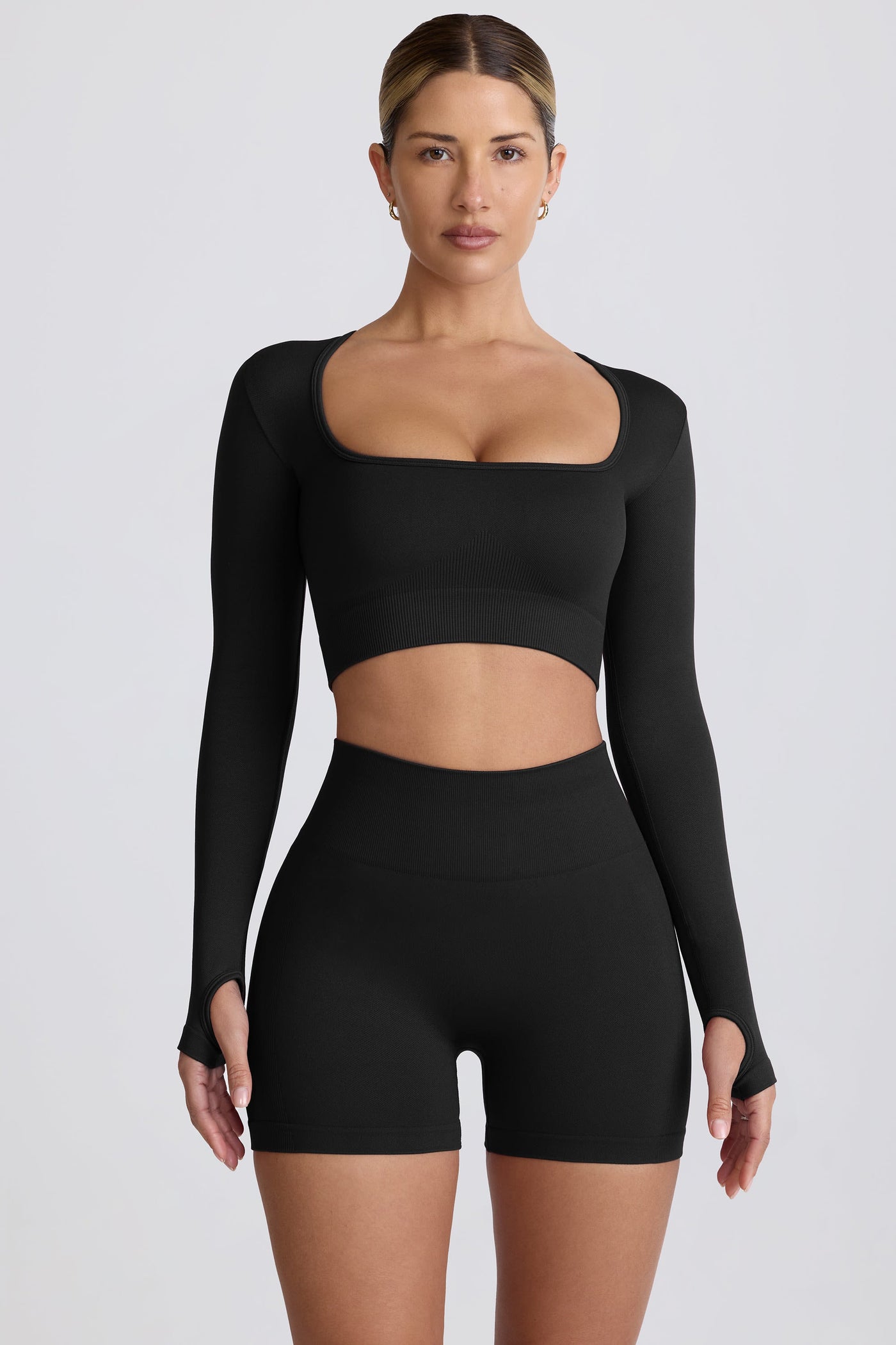 Super Sculpt Seamless Long-Sleeve Crop Top in Black