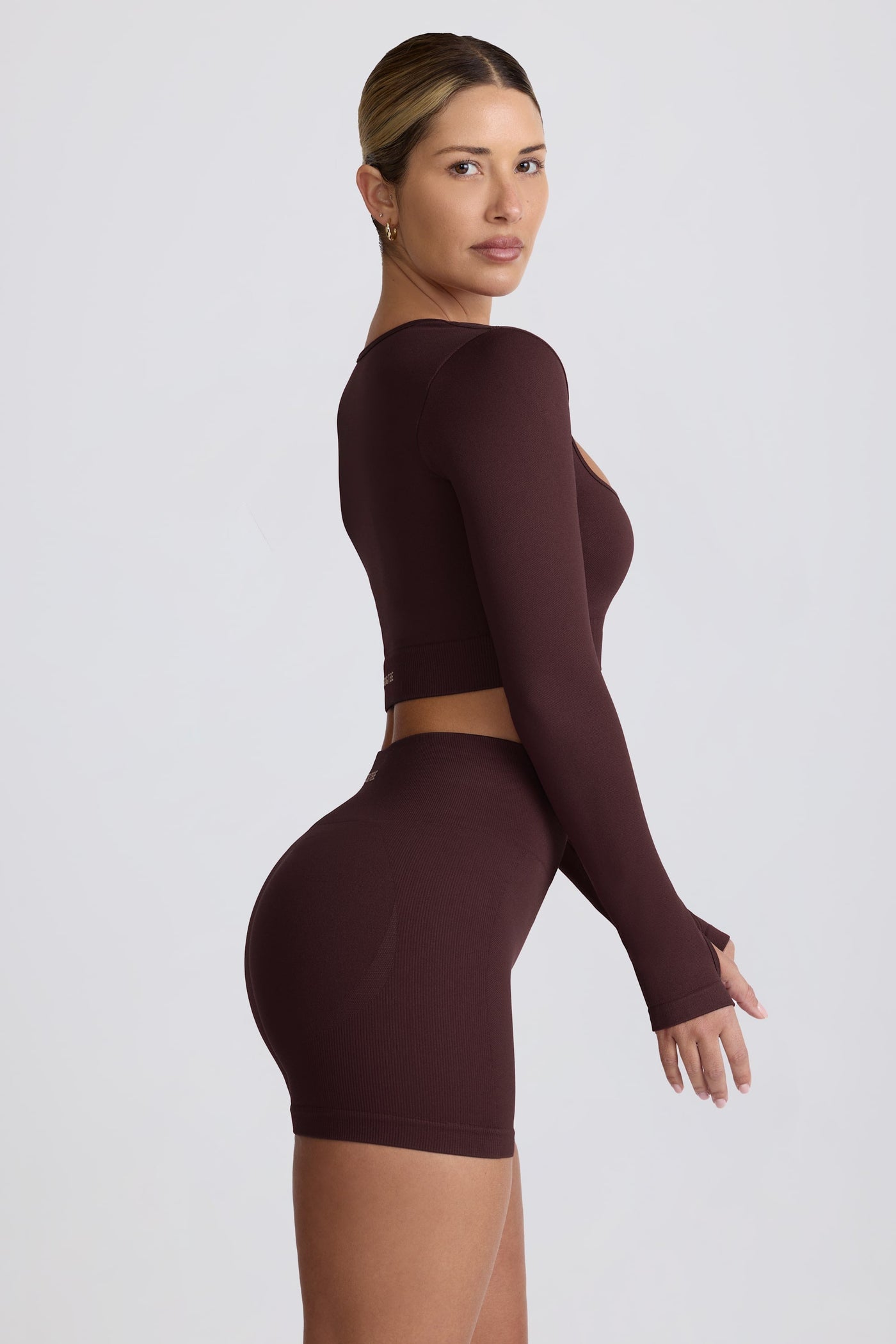 Super Sculpt Seamless Long-Sleeve Crop Top in Chocolate